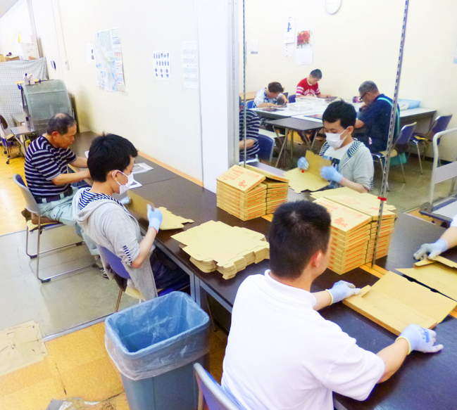 箱折り作業